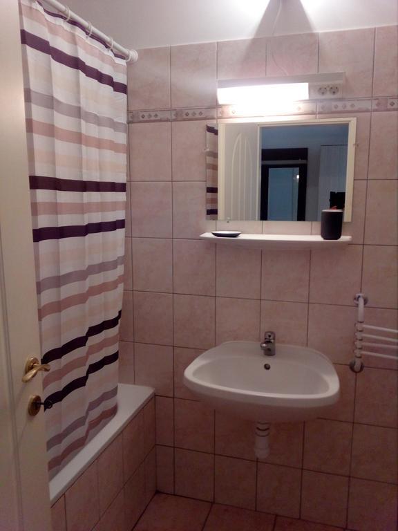 Gobe Apartman Hajduszoboszlo Exterior photo